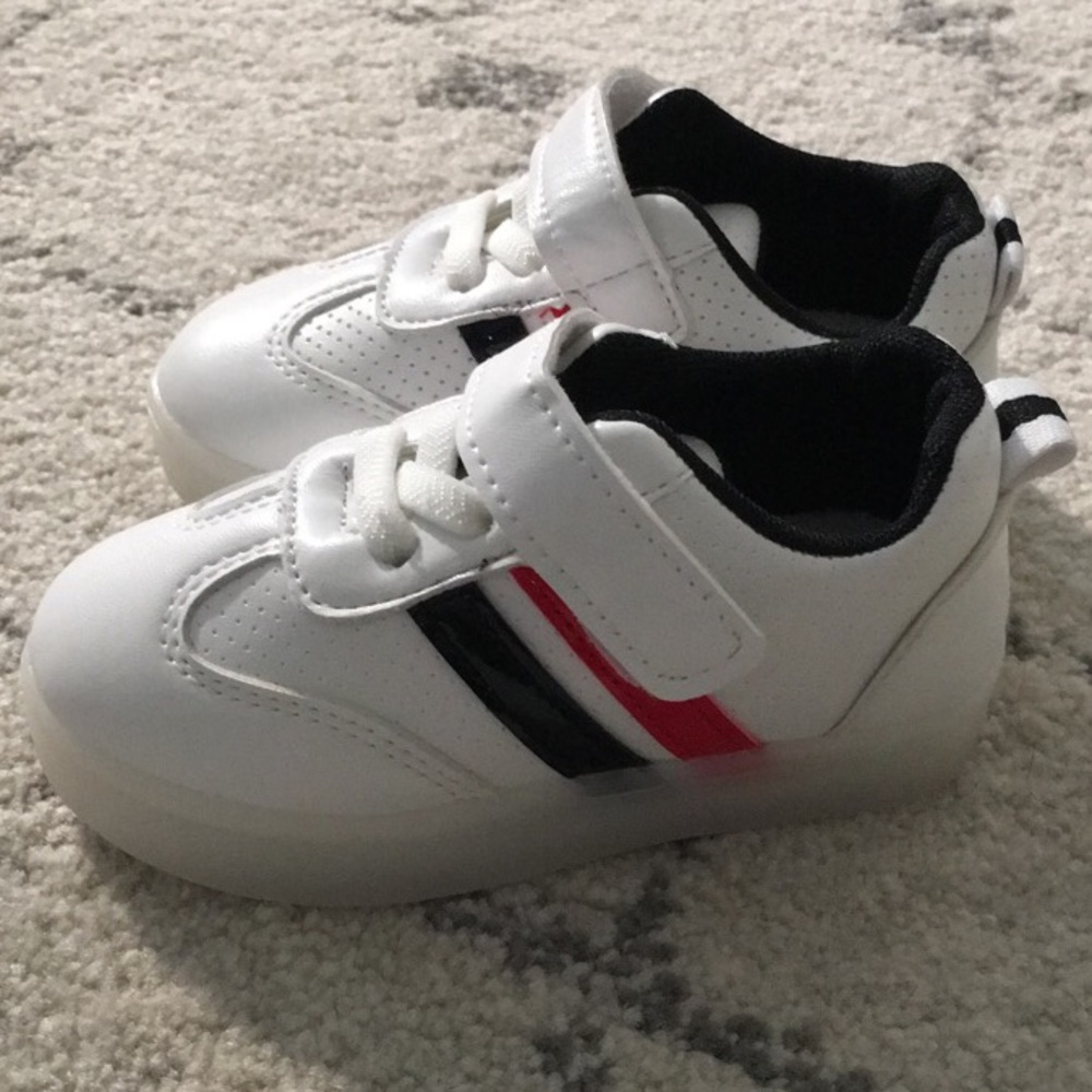 Brand New Light Up Shoe Toddler Size 6 18-24 Month